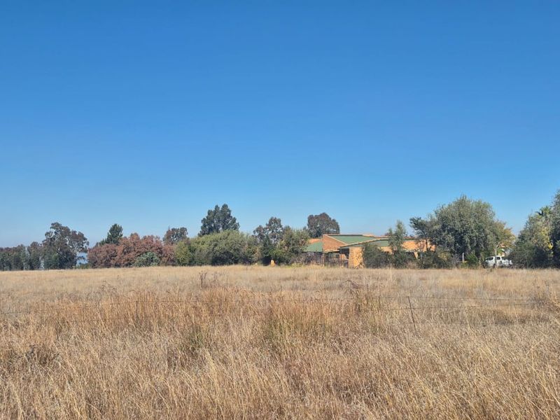 Spectacular Waterfront Escape with Panoramic Views - Photo 2