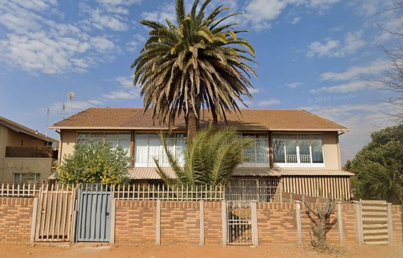 Stylish WilkevilleFlat with Private Garden Space