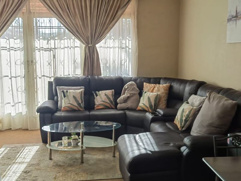 Stylish WilkevilleFlat with Private Garden Space - Photo 2