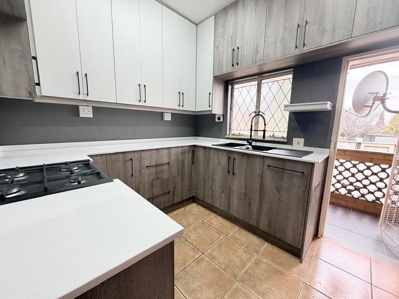 Modern 1 Bedroom Flat to Rent in Wilkeville, Klerksdorp - Photo 1