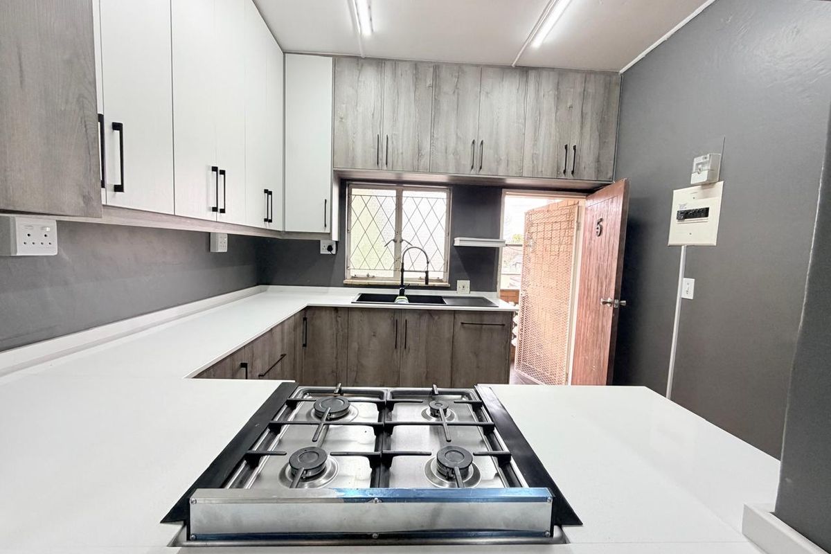 Modern 1 Bedroom Flat to Rent in Wilkeville, Klerksdorp - Photo 5