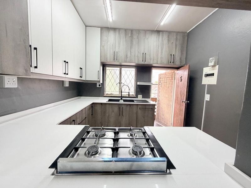 Modern 1 Bedroom Flat to Rent in Wilkeville, Klerksdorp - Photo 5