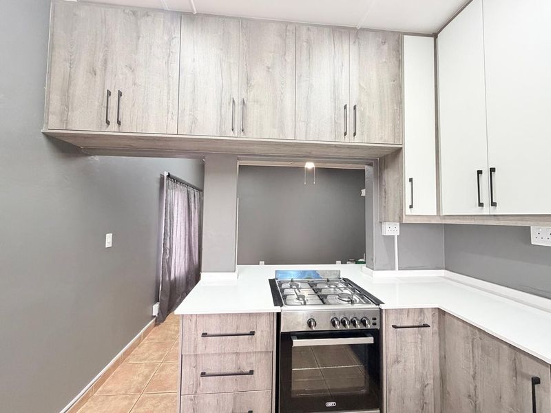 Modern 1 Bedroom Flat to Rent in Wilkeville, Klerksdorp - Photo 2