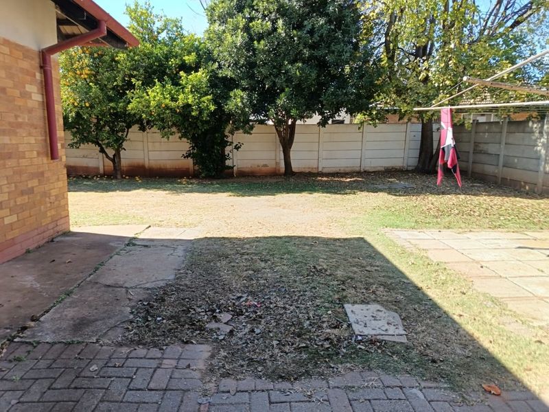 3 Bedroom House for sale in Stilfontein - Photo 2