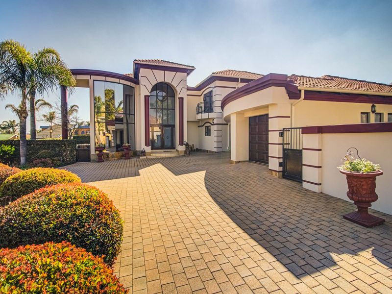 Experience the epitome of luxury living in this sensational family home ... - Photo 3