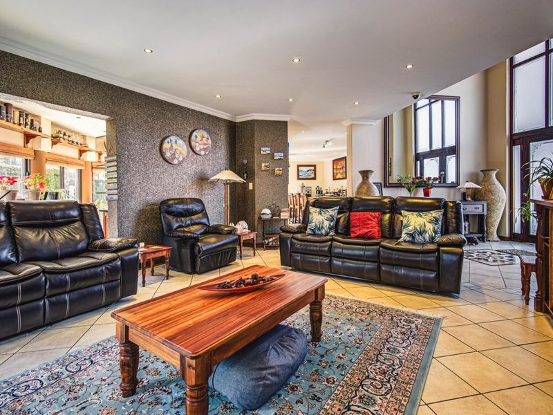 Experience the epitome of luxury living in this sensational family home ... - Photo 10