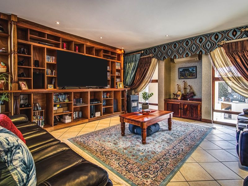 Experience the epitome of luxury living in this sensational family home ... - Photo 9