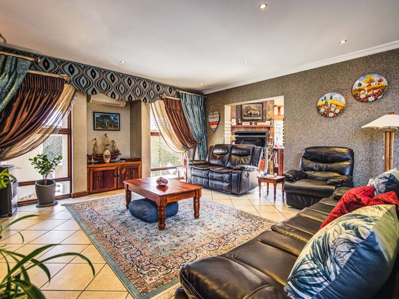 Experience the epitome of luxury living in this sensational family home ... - Photo 7