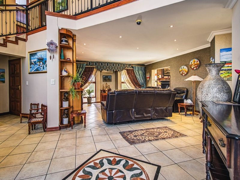 Experience the epitome of luxury living in this sensational family home ... - Photo 6