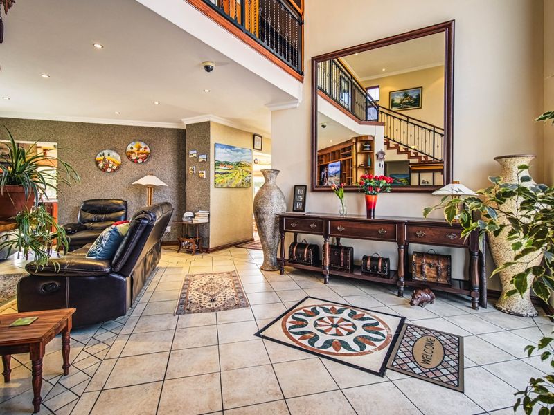 Experience the epitome of luxury living in this sensational family home ... - Photo 5