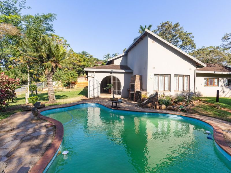 Spacious Family Home With Workshop - Pool & Solar Power & Borehole in Umtentweni - Photo 1