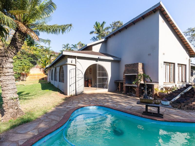 Spacious Family Home With Workshop - Pool & Solar Power & Borehole in Umtentweni - Photo 3
