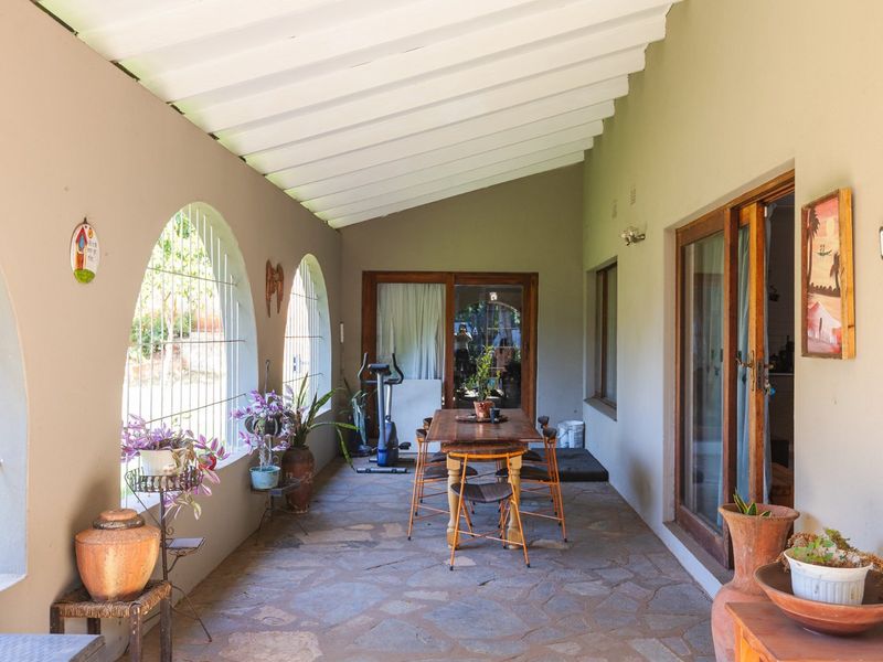 Spacious Family Home With Workshop - Pool & Solar Power & Borehole in Umtentweni - Photo 8