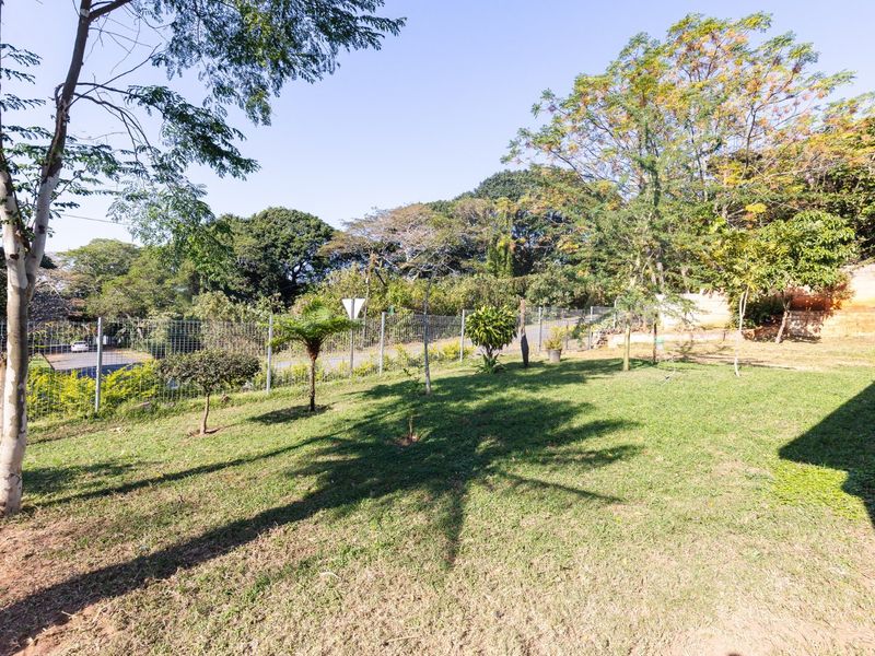 Spacious Family Home With Workshop - Pool & Solar Power & Borehole in Umtentweni - Photo 7