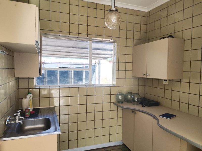 1 Bedroom Apartment in Simmerfield Germiston - Photo 2