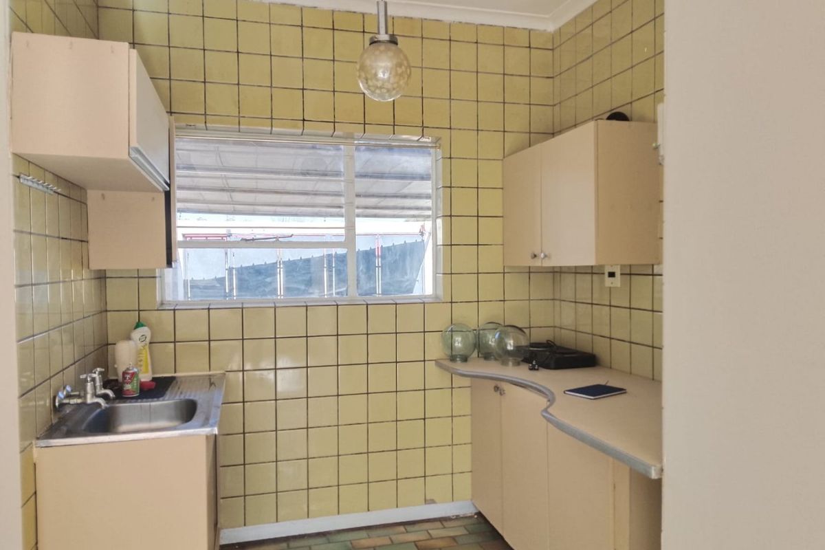 1 Bedroom Apartment in Simmerfield Germiston - Photo 5