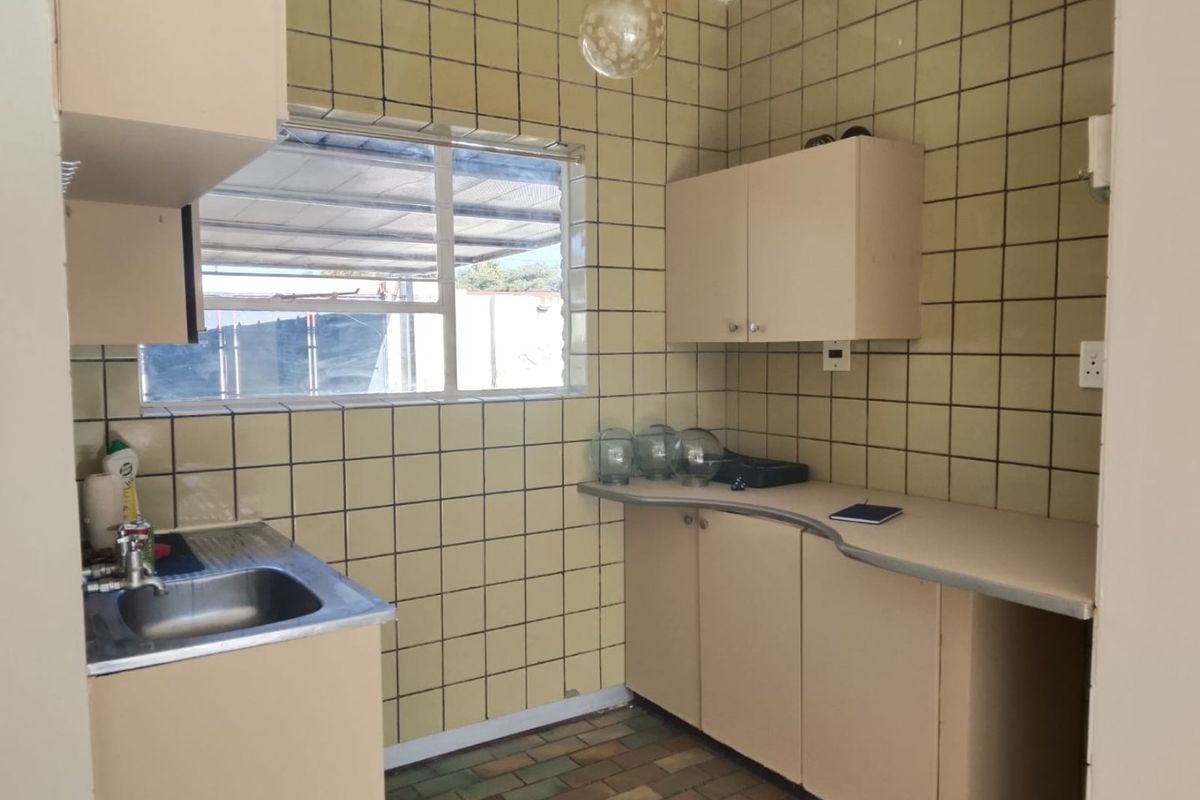 1 Bedroom Apartment in Simmerfield Germiston - Photo 3
