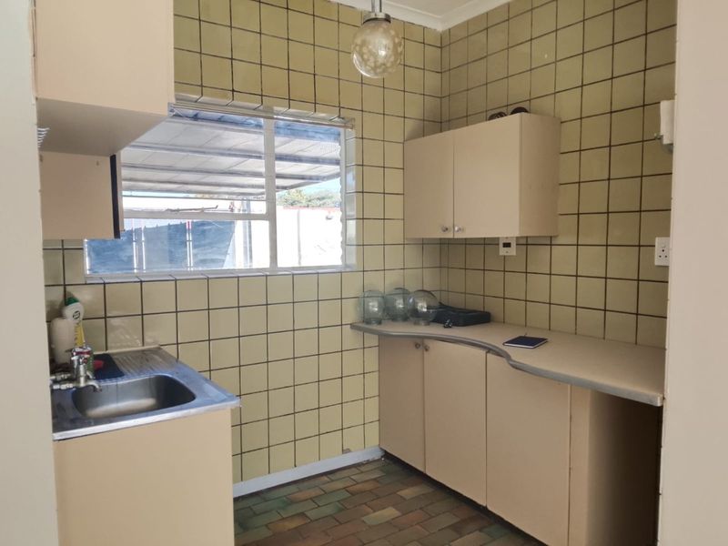 1 Bedroom Apartment in Simmerfield Germiston - Photo 3