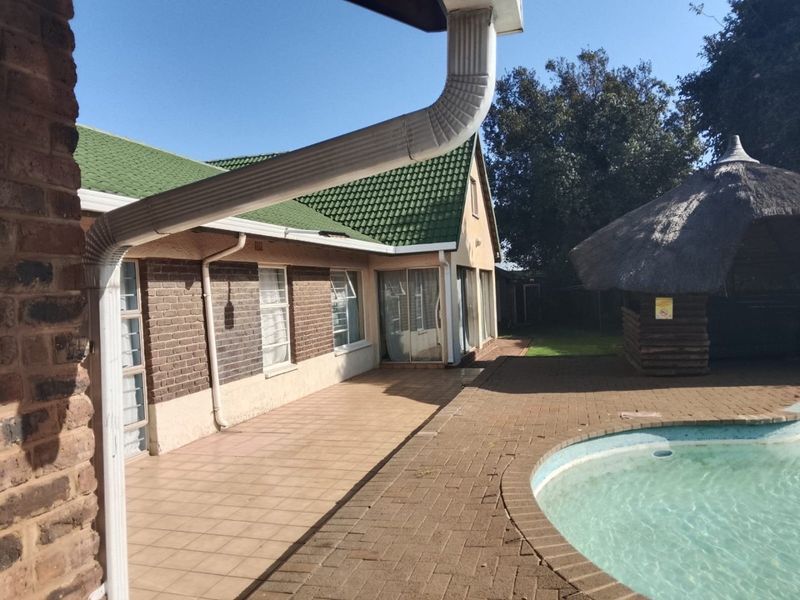 1 Bedroom Apartment in Simmerfield Germiston - Photo 1