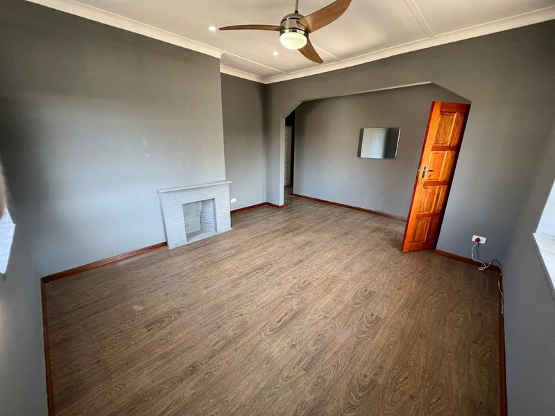SHARED PROPERTY - Pet friendly - 3 Bedrooms, 1 Bathroom home in Sarnia  - Photo 5