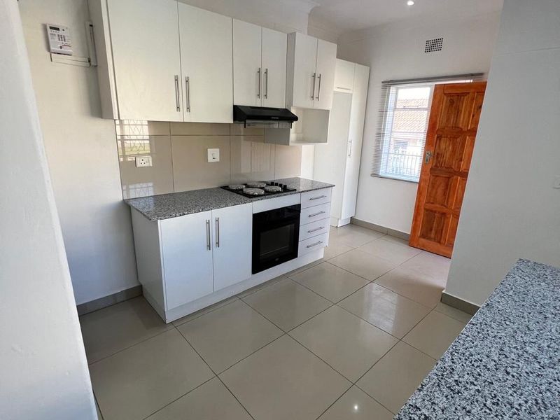 SHARED PROPERTY - Pet friendly - 3 Bedrooms, 1 Bathroom home in Sarnia  - Photo 10