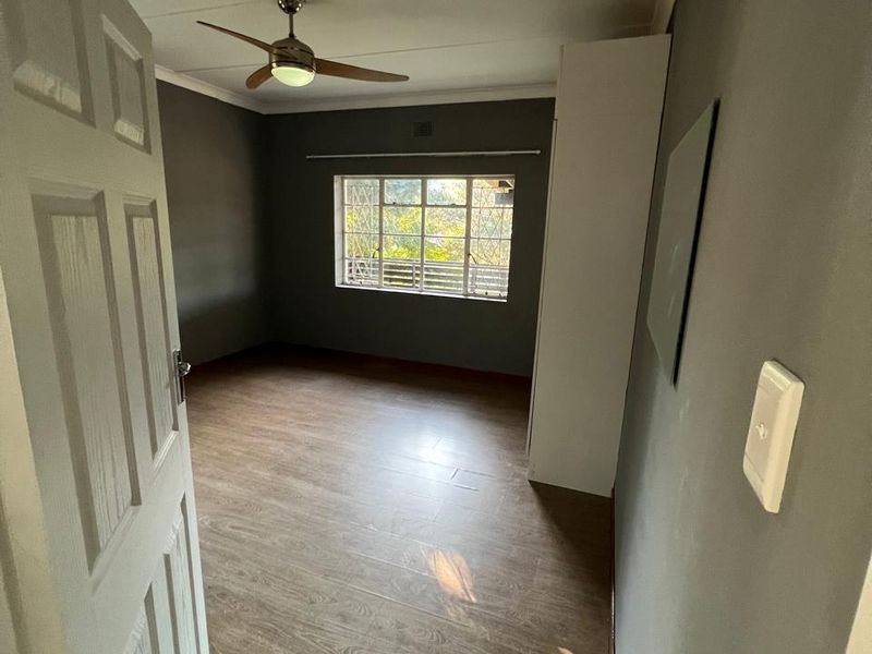 SHARED PROPERTY - Pet friendly - 3 Bedrooms, 1 Bathroom home in Sarnia  - Photo 9