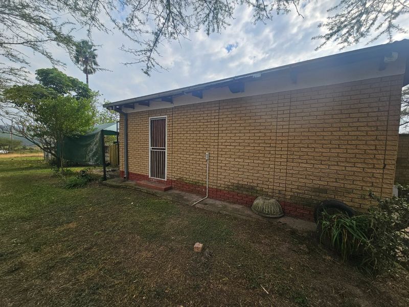 2 Bedroom House On Main Rd Next To Airport - Photo 3