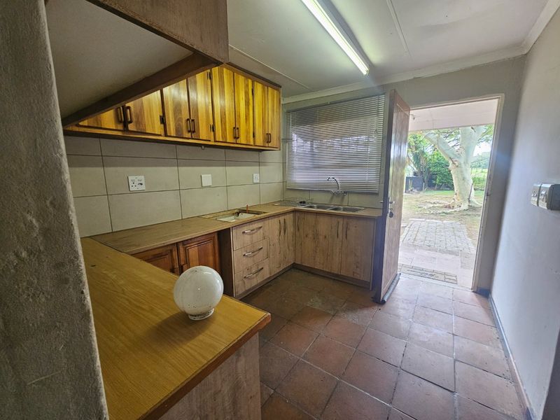 2 Bedroom House On Main Rd Next To Airport - Photo 9