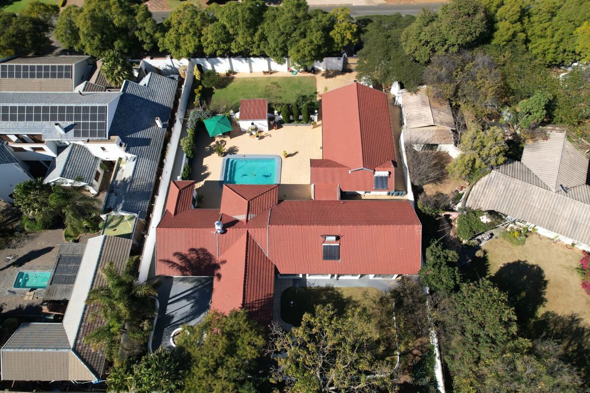Grand Family Home in Waterkloof Ridges' Prestigious Boomed-Off Enclave - Photo 4