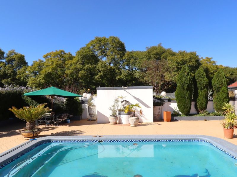 Grand Family Home in Waterkloof Ridges' Prestigious Boomed-Off Enclave - Photo 8