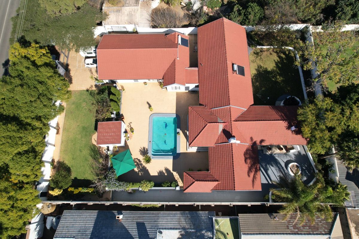 Grand Family Home in Waterkloof Ridges' Prestigious Boomed-Off Enclave - Photo 5