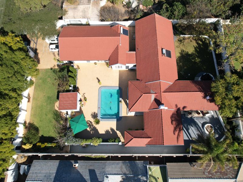 Grand Family Home in Waterkloof Ridges' Prestigious Boomed-Off Enclave - Photo 5
