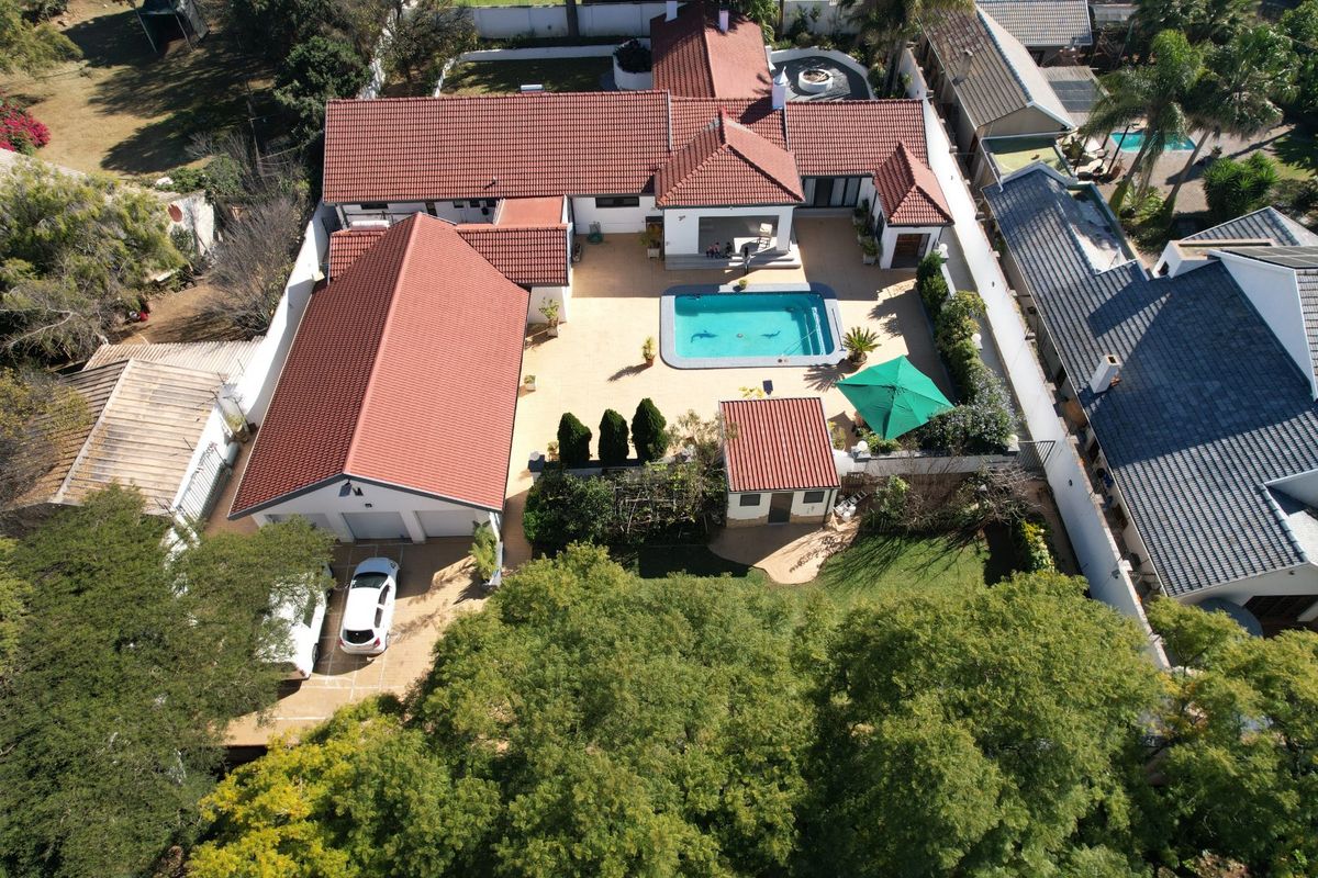 Grand Family Home in Waterkloof Ridges' Prestigious Boomed-Off Enclave - Photo 2