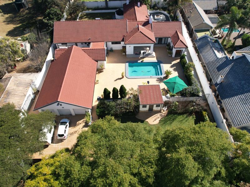 Grand Family Home in Waterkloof Ridges' Prestigious Boomed-Off Enclave - Photo 2