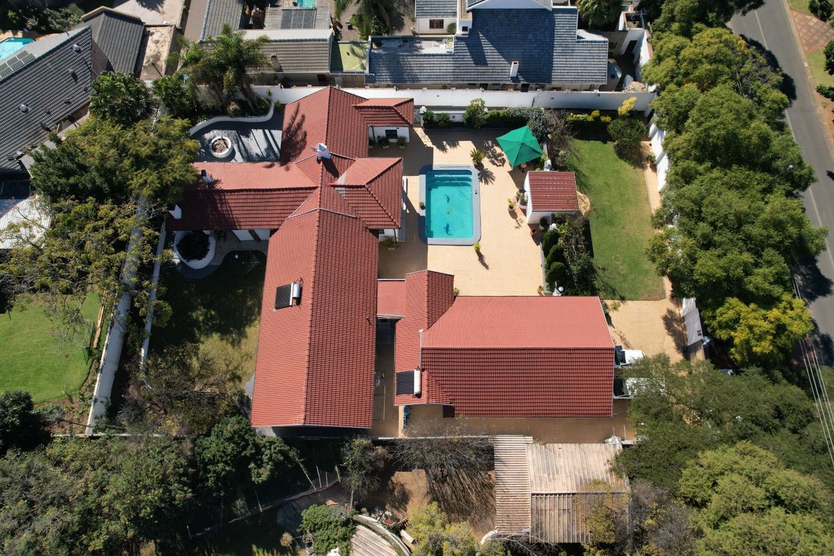 Grand Family Home in Waterkloof Ridges' Prestigious Boomed-Off Enclave - Photo 3