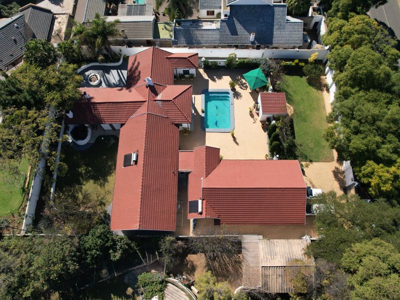 Grand Family Home in Waterkloof Ridges' Prestigious Boomed-Off Enclave - Photo 3