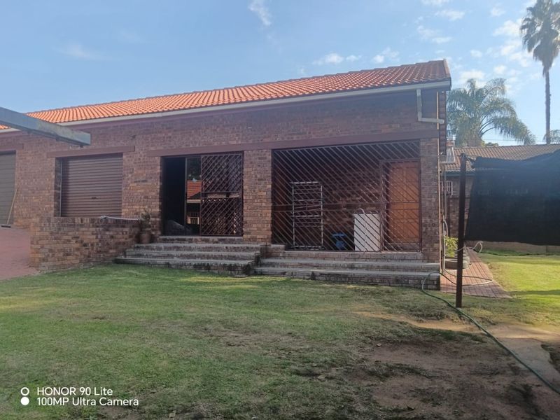 Warm Family House with big a stands - Photo 10