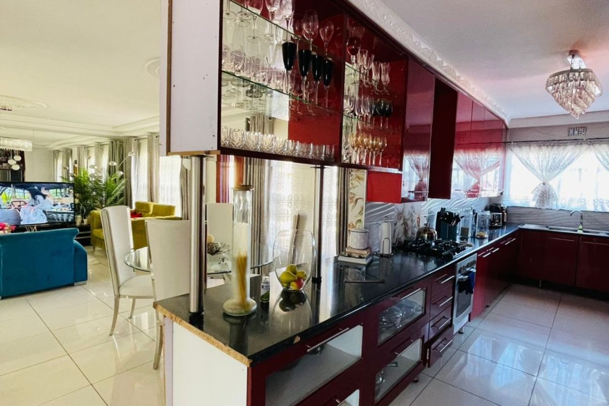 Whether you're a growing family, first-time buyer, or investor, this home presents exceptional value in one of Roodepoort's established residential suburbs. - Photo 2