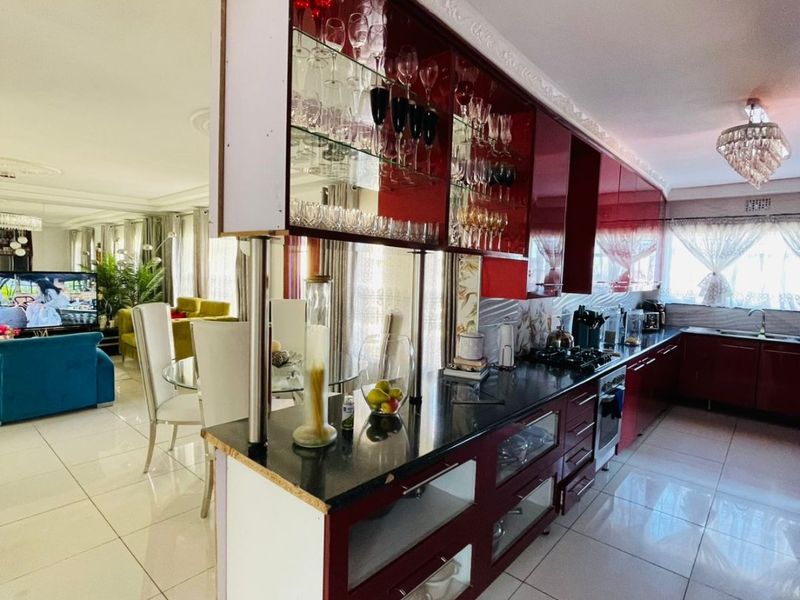 Whether you're a growing family, first-time buyer, or investor, this home presents exceptional value in one of Roodepoort's established residential suburbs. - Photo 2