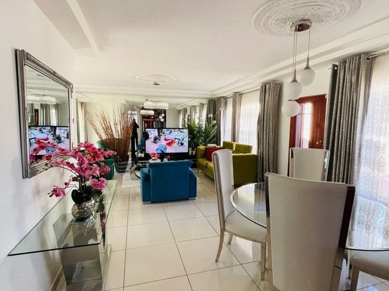 Whether you're a growing family, first-time buyer, or investor, this home presents exceptional value in one of Roodepoort's established residential suburbs. - Photo 5