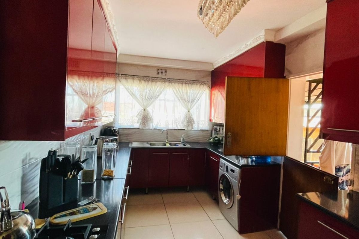 Whether you're a growing family, first-time buyer, or investor, this home presents exceptional value in one of Roodepoort's established residential suburbs. - Photo 4