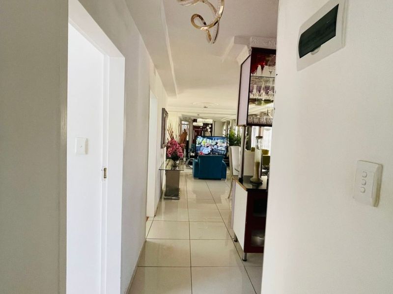 Whether you're a growing family, first-time buyer, or investor, this home presents exceptional value in one of Roodepoort's established residential suburbs. - Photo 8
