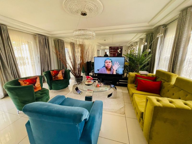 Whether you're a growing family, first-time buyer, or investor, this home presents exceptional value in one of Roodepoort's established residential suburbs. - Photo 3