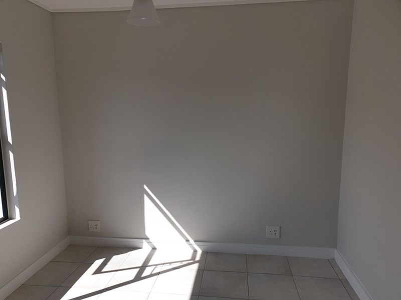 1 Bedroom | 1 Full Bathroom First-Floor Apartment for Sale in Greenlee, Linbro Park - Photo 8