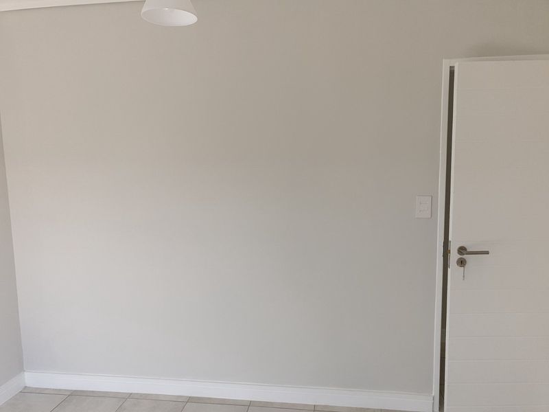 1 Bedroom | 1 Full Bathroom First-Floor Apartment for Sale in Greenlee, Linbro Park - Photo 5