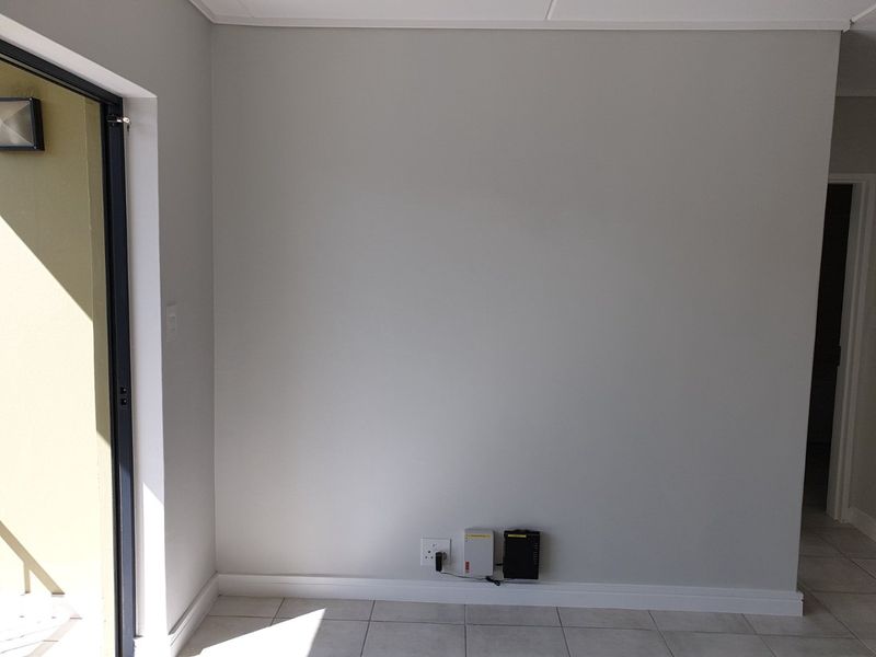 1 Bedroom | 1 Full Bathroom First-Floor Apartment for Sale in Greenlee, Linbro Park - Photo 4