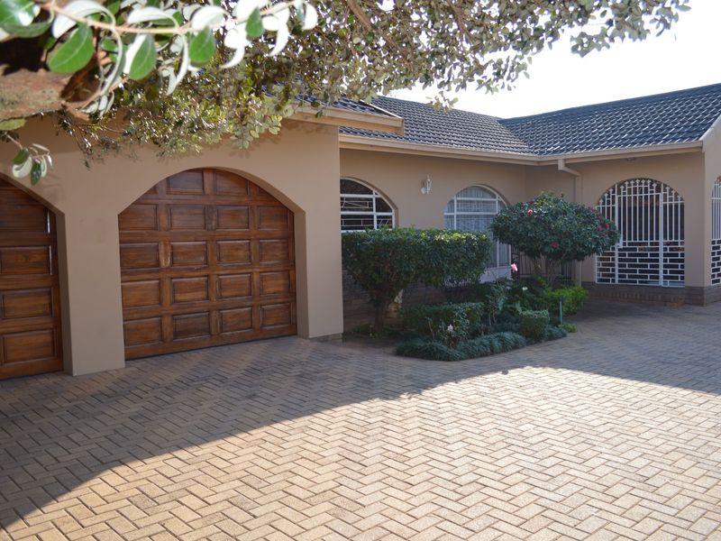 Exceptional Versatility in a Prime Flamwood Position - Photo 8