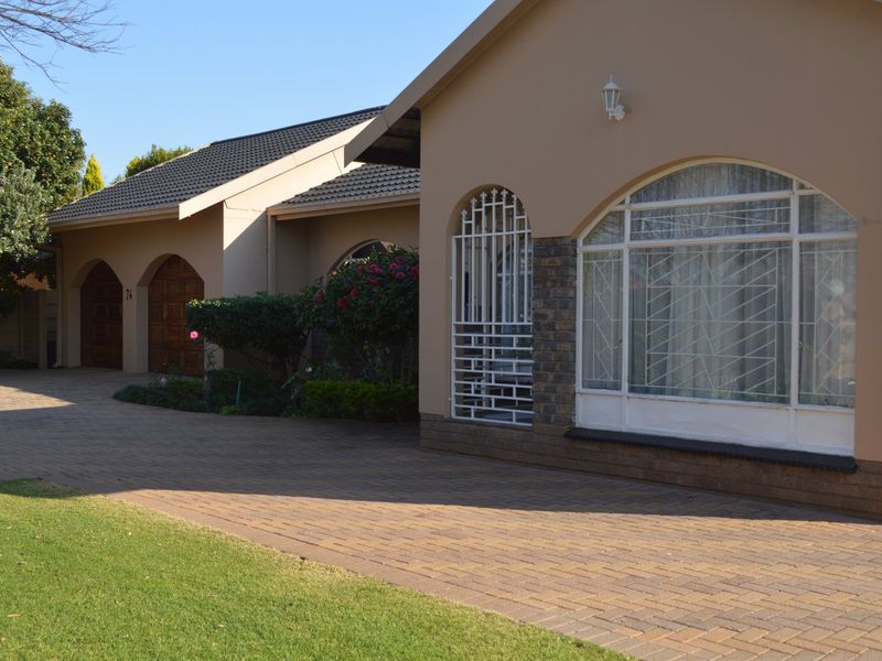 Exceptional Versatility in a Prime Flamwood Position - Photo 3