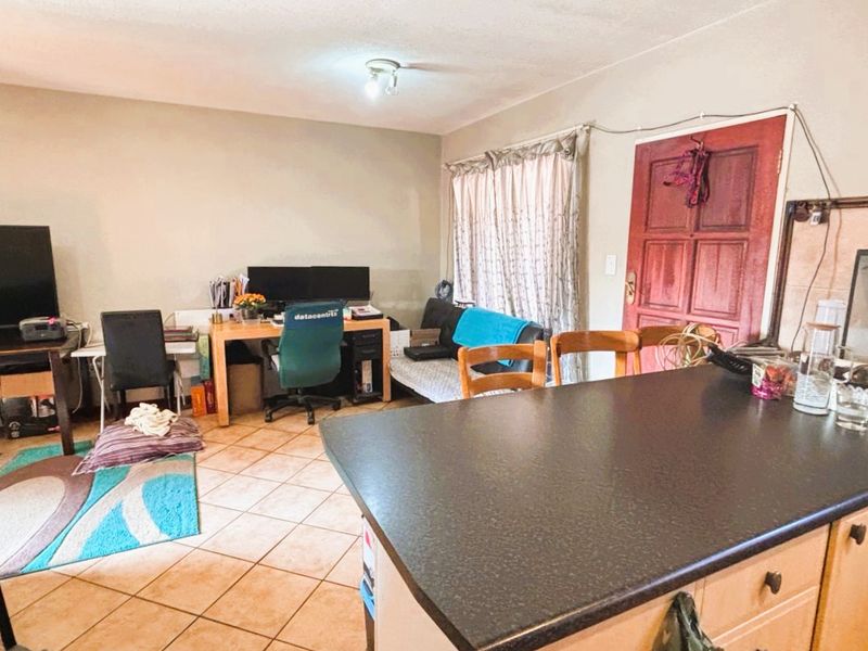 Two Bedroom One Bathroom Ground Floor Appartment - Photo 2