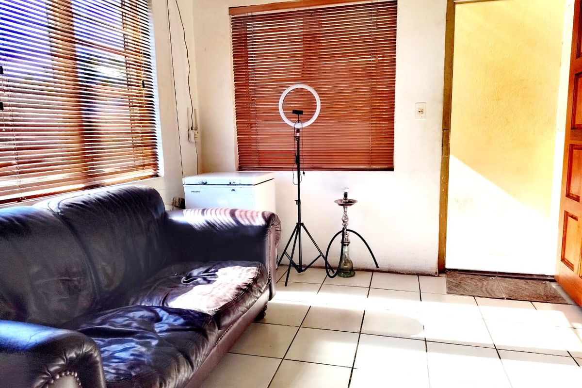 Cozy 2-Bed Home with Flat in Silversands, Blue Downs - Photo 5